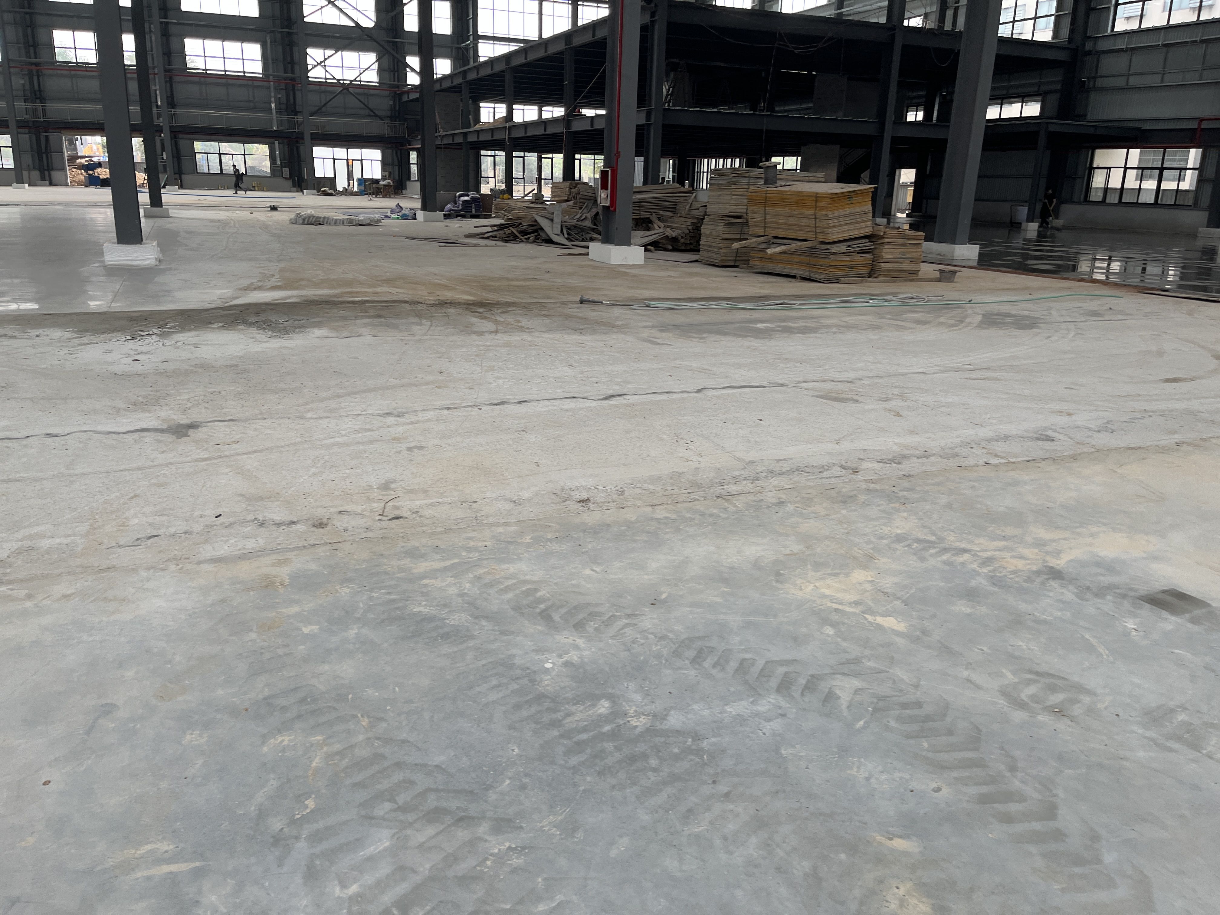 你的車間地面是否存在這5大問題？中2條就該考慮翻新了！